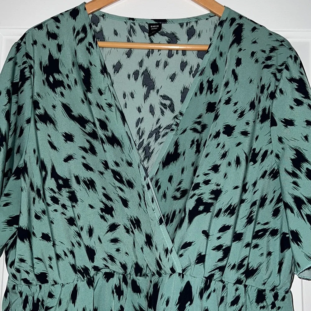 Plus Size Teal Printed V-Neck Swing Dress - Picture 5 of 10